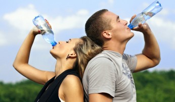 Por que beber água? 5 motivos para cuidar da hidratação