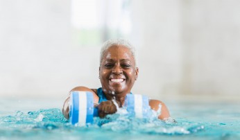 Benefícios de atividades físicas na água