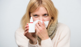 5 maneiras de controlar a crise de rinite alérgica